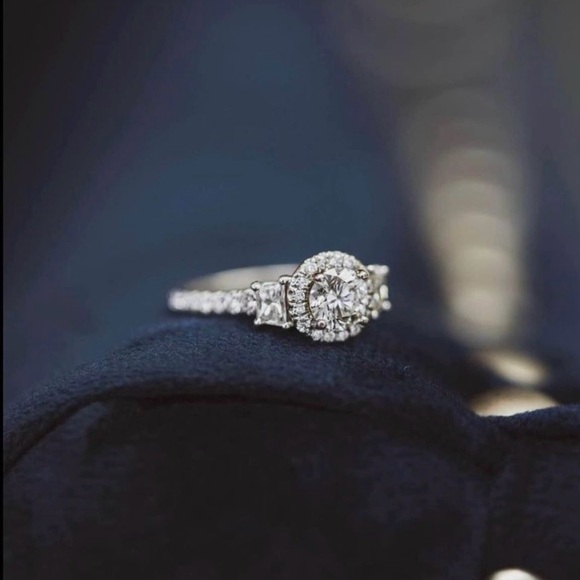 Justice Jewelers Engagement ring size 6 Excellent Condition - Picture 2 of 6